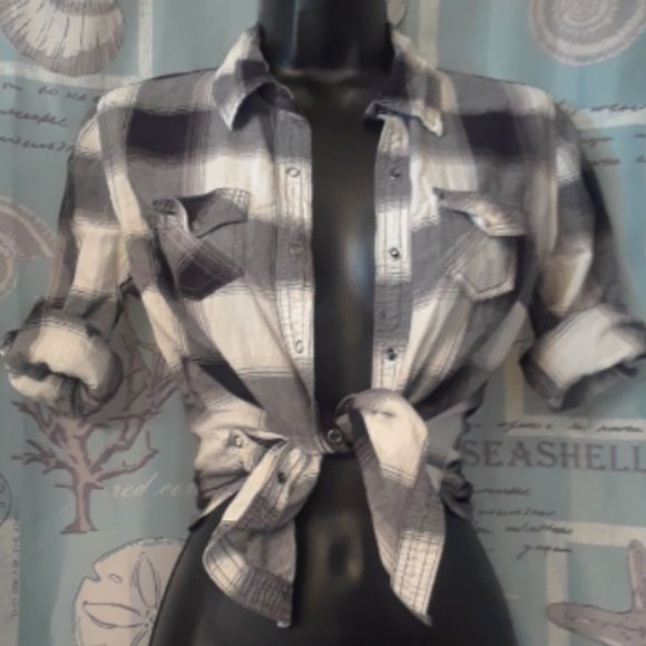 Arizona Women Black&White Plaid Flannel - Picture 2 of 11